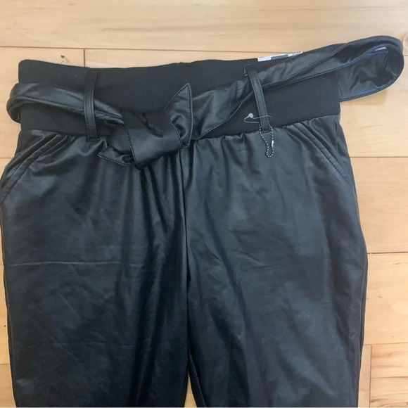 Rewash Black Vegan Faux Leather Belted Pants Womens Medium New with Tag - Picture 2 of 6